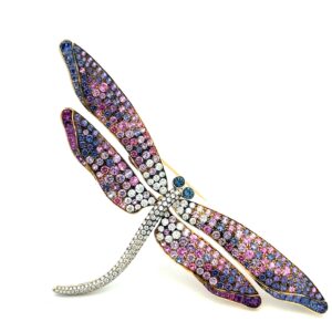 18 KARAT YELLOW GOLD BROOCH WITH SAPPHIRES AND DIAMONDS